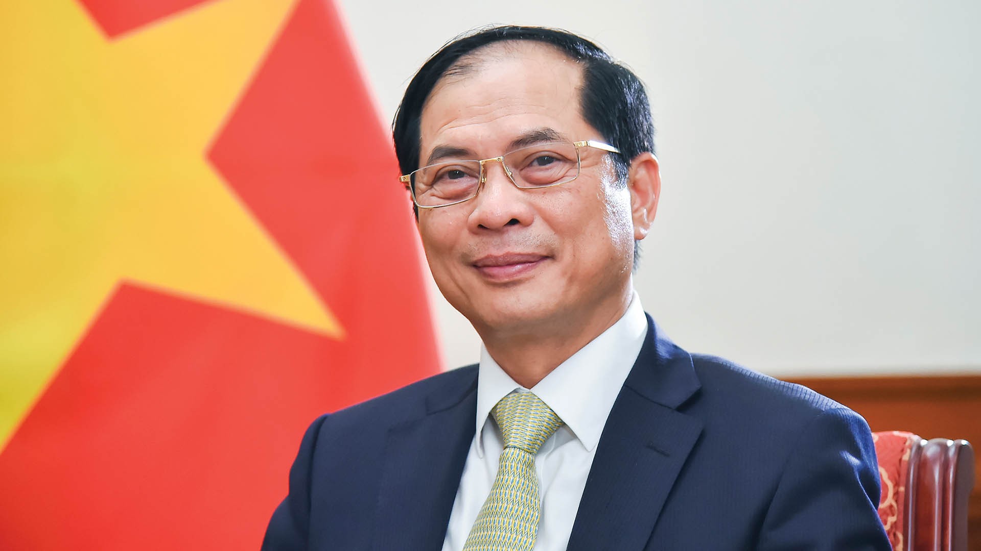 Ủy viên Trung ương Đảng, Bộ trưởng Bộ Ngoại giao Bùi Thanh Sơn.