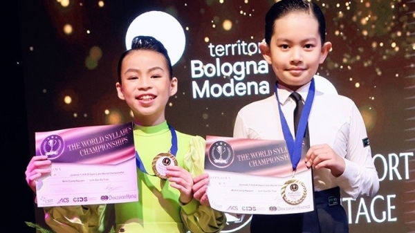 Con trai nhà Khánh Thi - Phan Hiển lần thứ hai vô địch dance sport thế giới hạng thiếu nhi