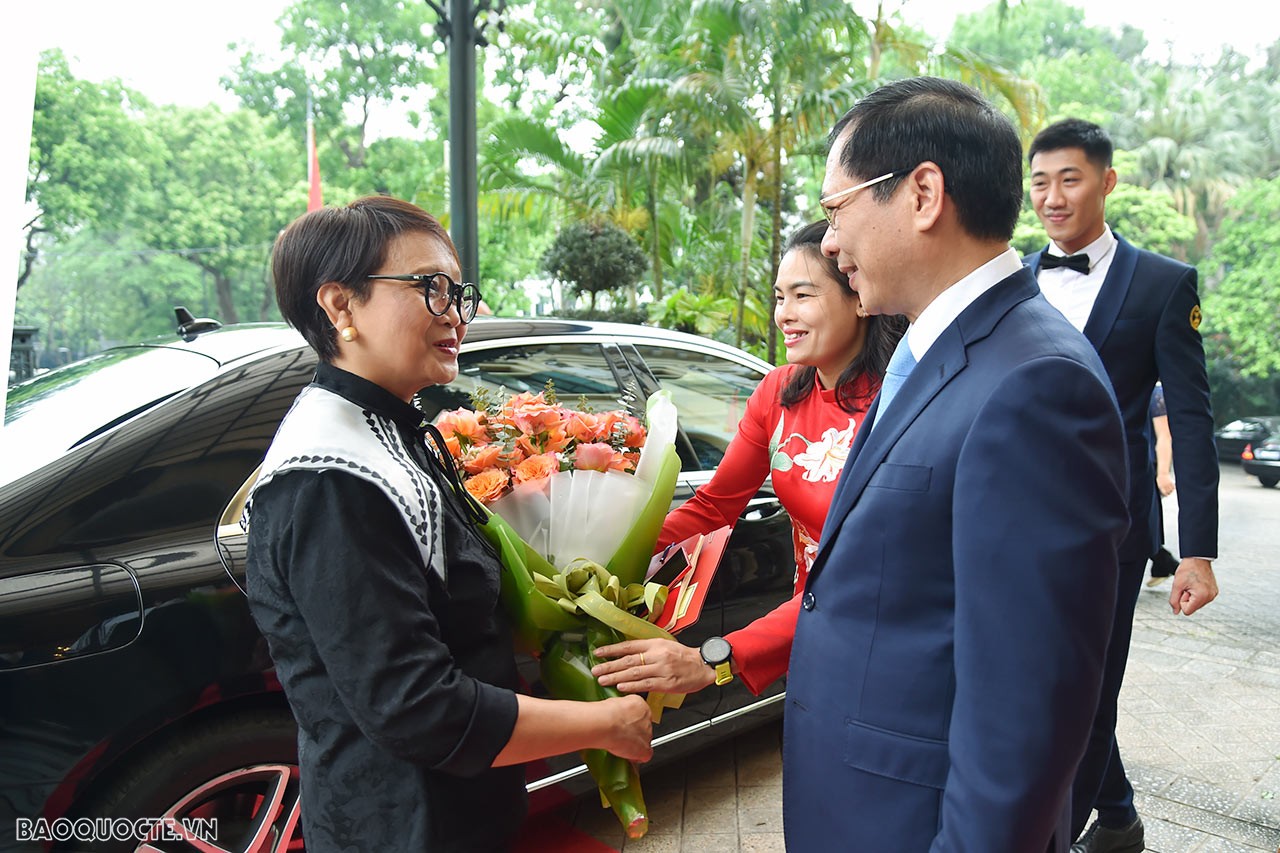 Nhận lời mời của Bộ trưởng Ngoại giao Bùi Thanh Sơn, Bộ trưởng Ngoại giao Indonesia Retno Marsudi thăm chính thức Việt Nam và đồng chủ trì Kỳ họp lần thứ 5 Ủy ban hợp tác song phương Việt Nam-Indonesia từ ngày 24-25/4.