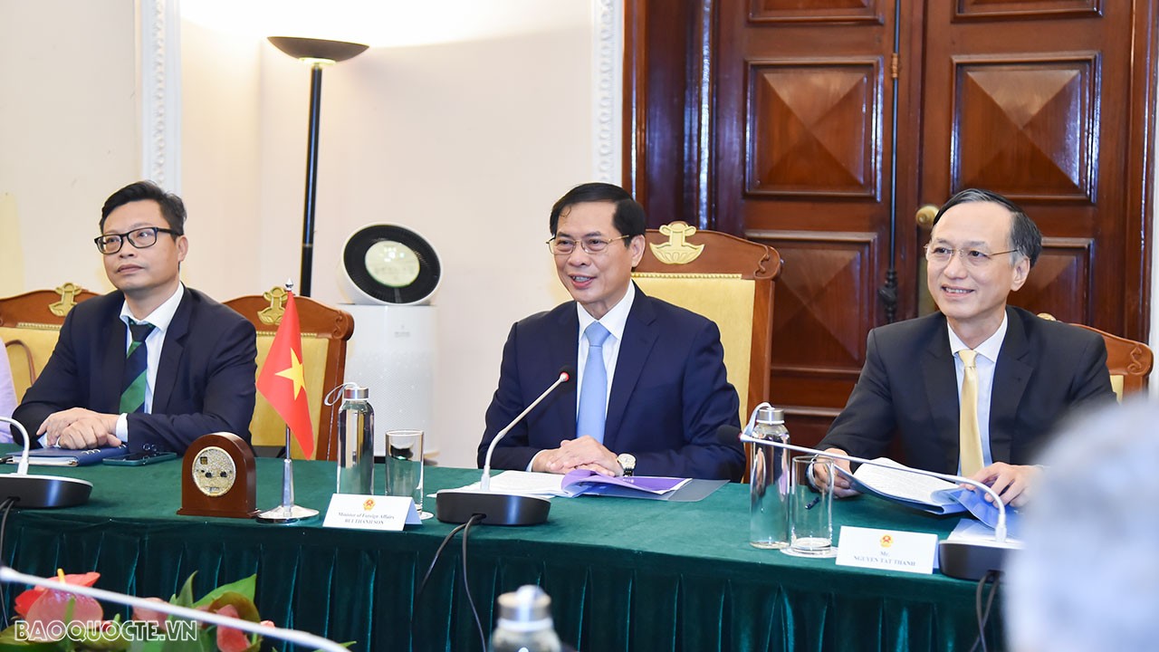 Vietnam, Indonesia Foreign Ministers co-chaired 5th session of Bilateral Cooperation Committee