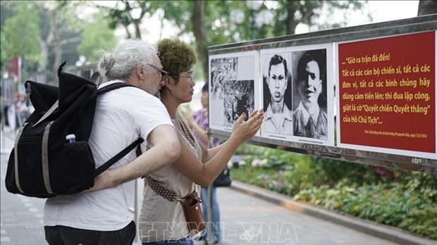 Hanoi's photo exhibition shows Vietnam’s significant victories in 20th century