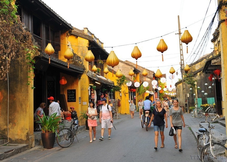 The ancient town of Hoi An in the central province of Quang Nam boasts a nostalgic and peaceful beauty. Located on the banks of the Thu Bon River, it features unique architecture influenced by Japan, China, and elsewhere and has retained its ancient charm to this day. (Photo: VNA)