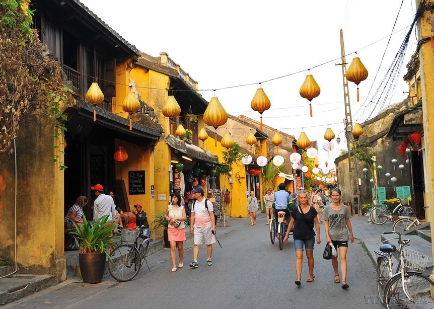 The ancient town of Hoi An in the central province of Quang Nam boasts a nostalgic and peaceful beauty. Located on the banks of the Thu Bon River, it features unique architecture influenced by Japan, China, and elsewhere and has retained its ancient charm to this day. (Photo: VNA) The ancient town of Hoi An in the central province of Quang Nam boasts a nostalgic and peaceful beauty. Located on the banks of the Thu Bon River, it features unique architecture influenced by Japan, China, and elsewhere and has retained its ancient charm to this day. (Photo: VNA)
