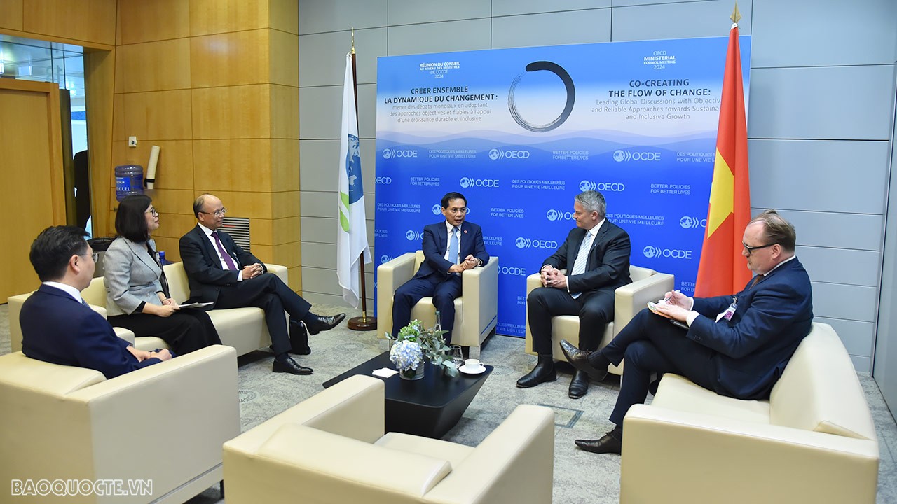 OECD: FM Bui Thanh Son held meetings with partners to strengthen cooperation