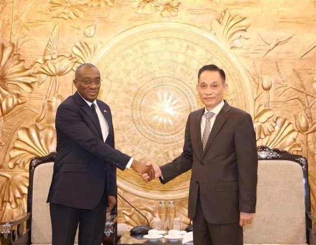 Party Secretary Le Hoai Trung welcomes Ivory Coast's ruling Party delegation to deepen cooperation