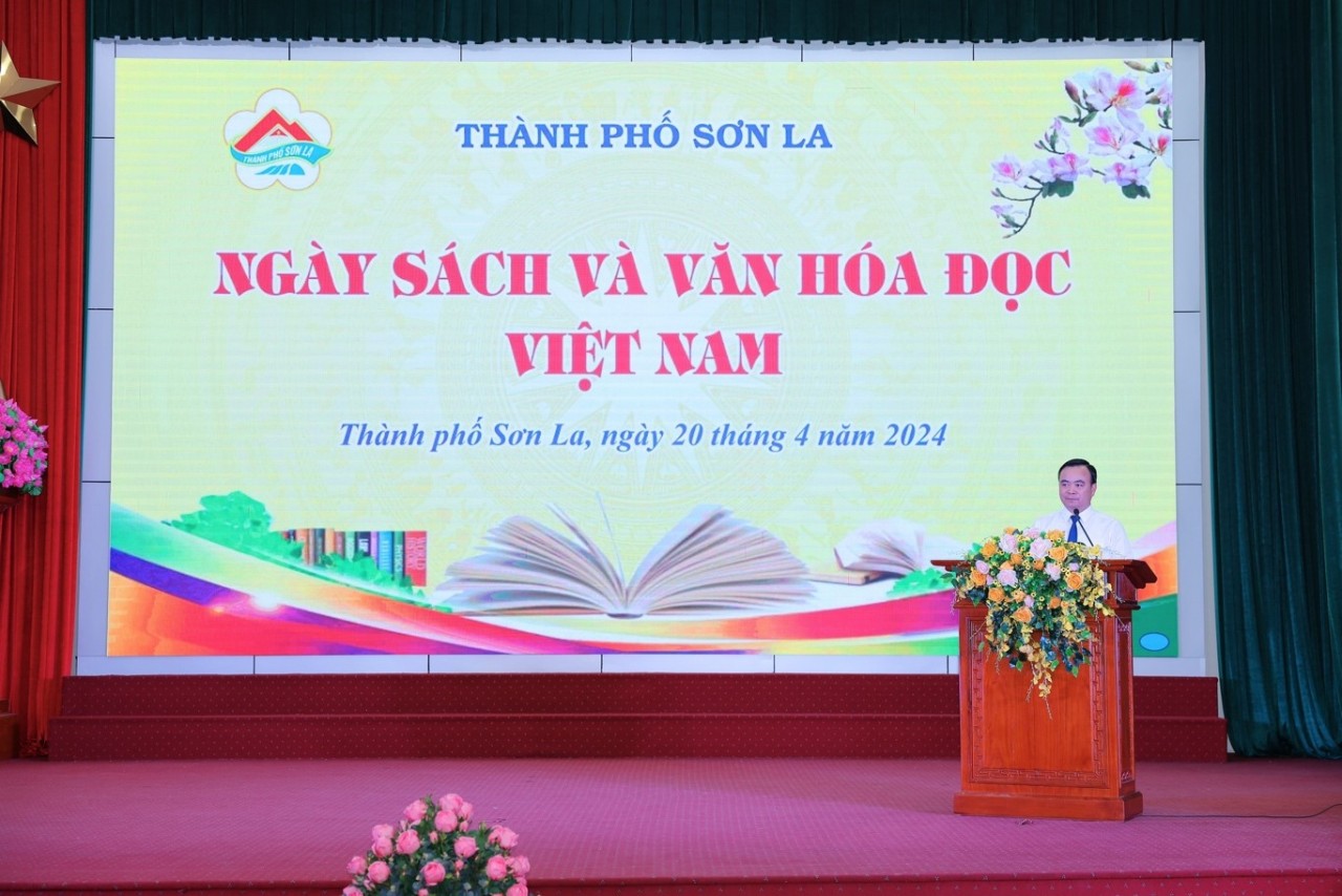Mr. Ha Trung Chien, the Secretary of the Provincial Party Committee of Son La, delivered a speech at the 3rd Vietnam Book and Reading Culture Day. (Photo: Tran Duc Quyet)