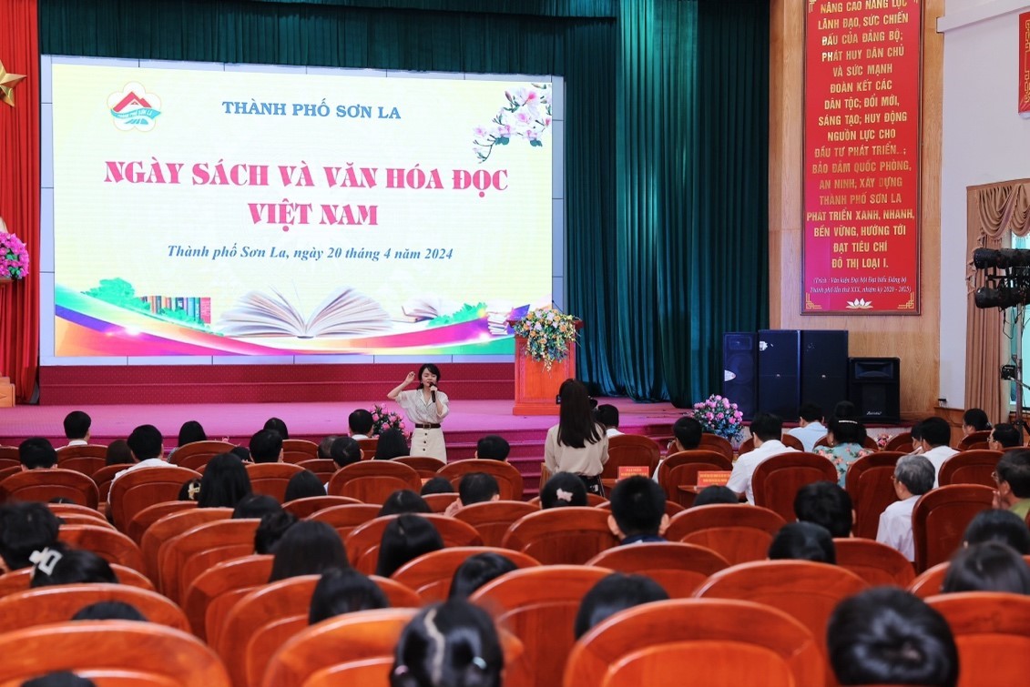 Son La City organized series of activities to honor the 3rd Vietnam book and reading culture day