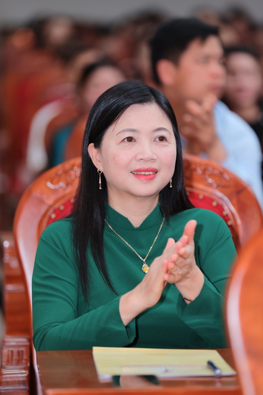 Ms.Tran La Giang, Head of the Education and Training Department of Son La City, shared about the book introduction competition of 2024. (Photo: Tran Duc Quyet) Ms.Tran La Giang, Head of the Education and Training Department of Son La City, shared about the book introduction competition of 2024. (Photo: Tran Duc Quyet)