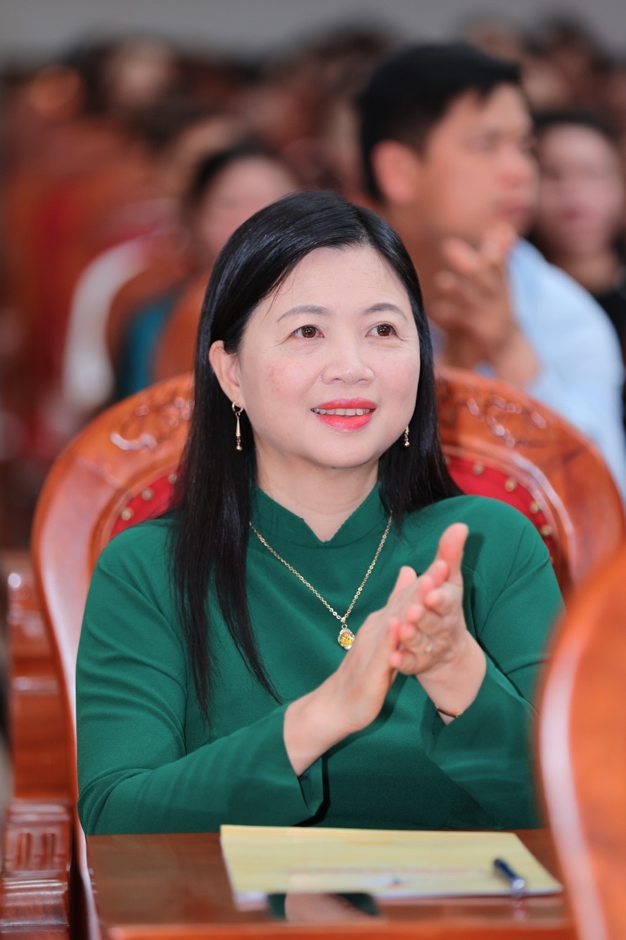 Ms.Tran La Giang, Head of the Education and Training Department of Son La City, shared about the book introduction competition of 2024. (Photo: Tran Duc Quyet)