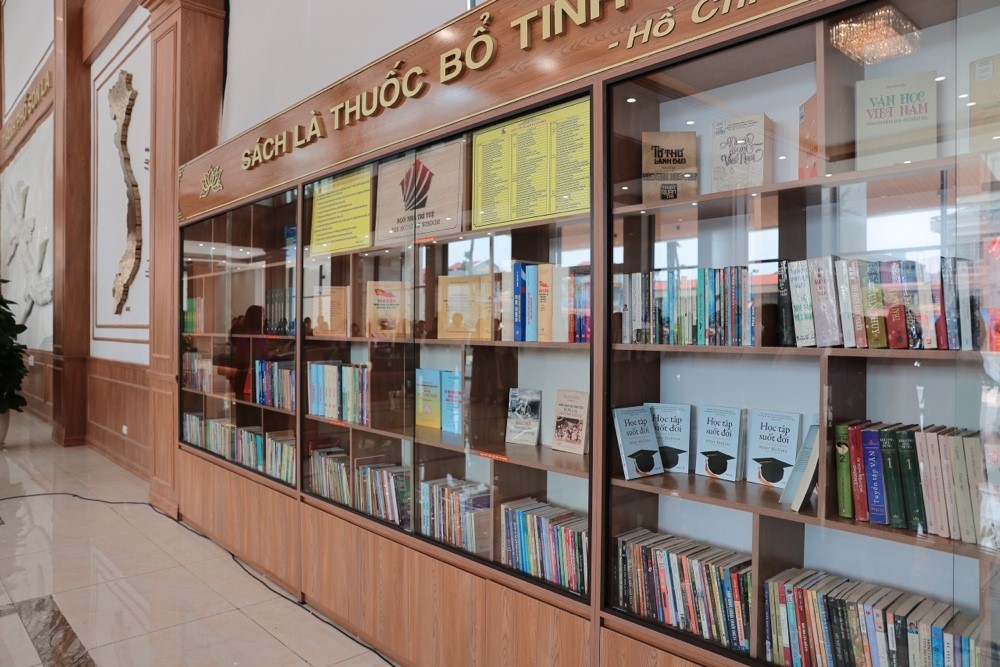 Inauguration of the library for the administrative agencies of Son La City. (Photo: Tran Duc Quyet).