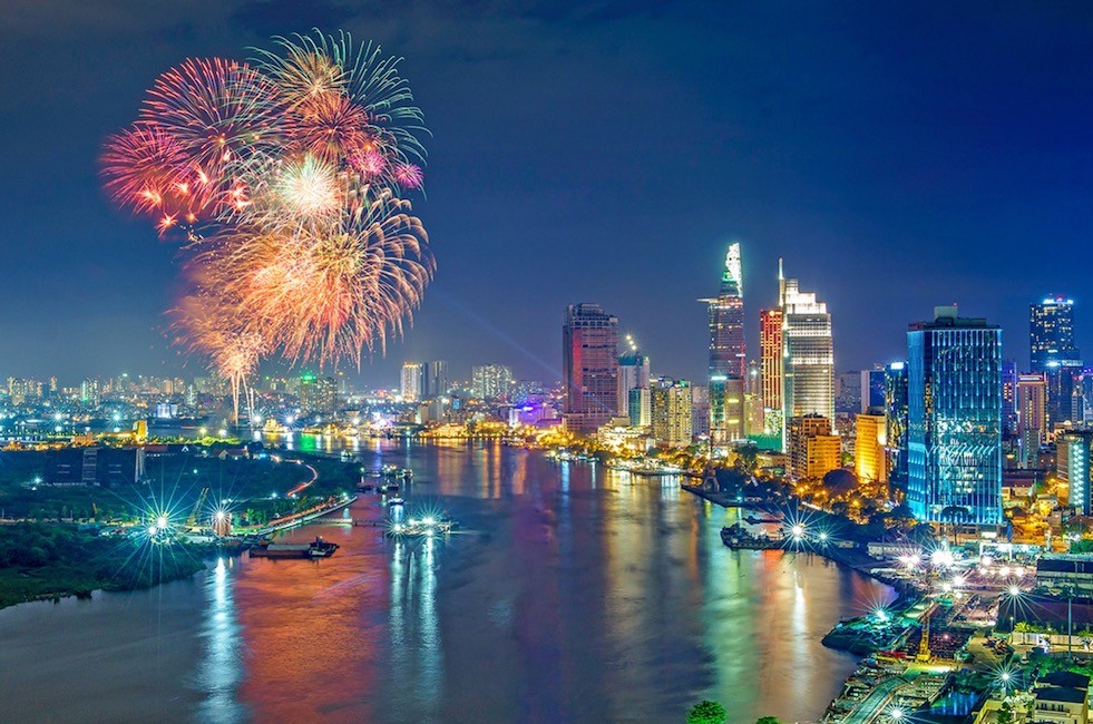 Fireworks over the Saigon River. (Photo: TITC)