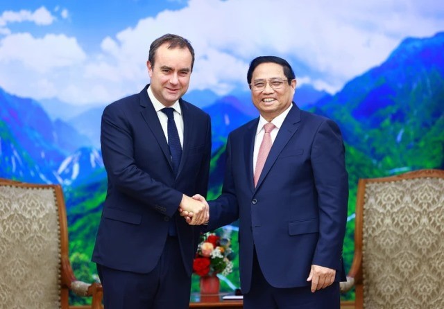 PM Pham Minh Chinh receives French Minister of Armed Forces