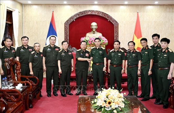 Minister Phan Van Giang hosts Lao Deputy PM  Gen. Chansamone Chanyalath in Dien Bien