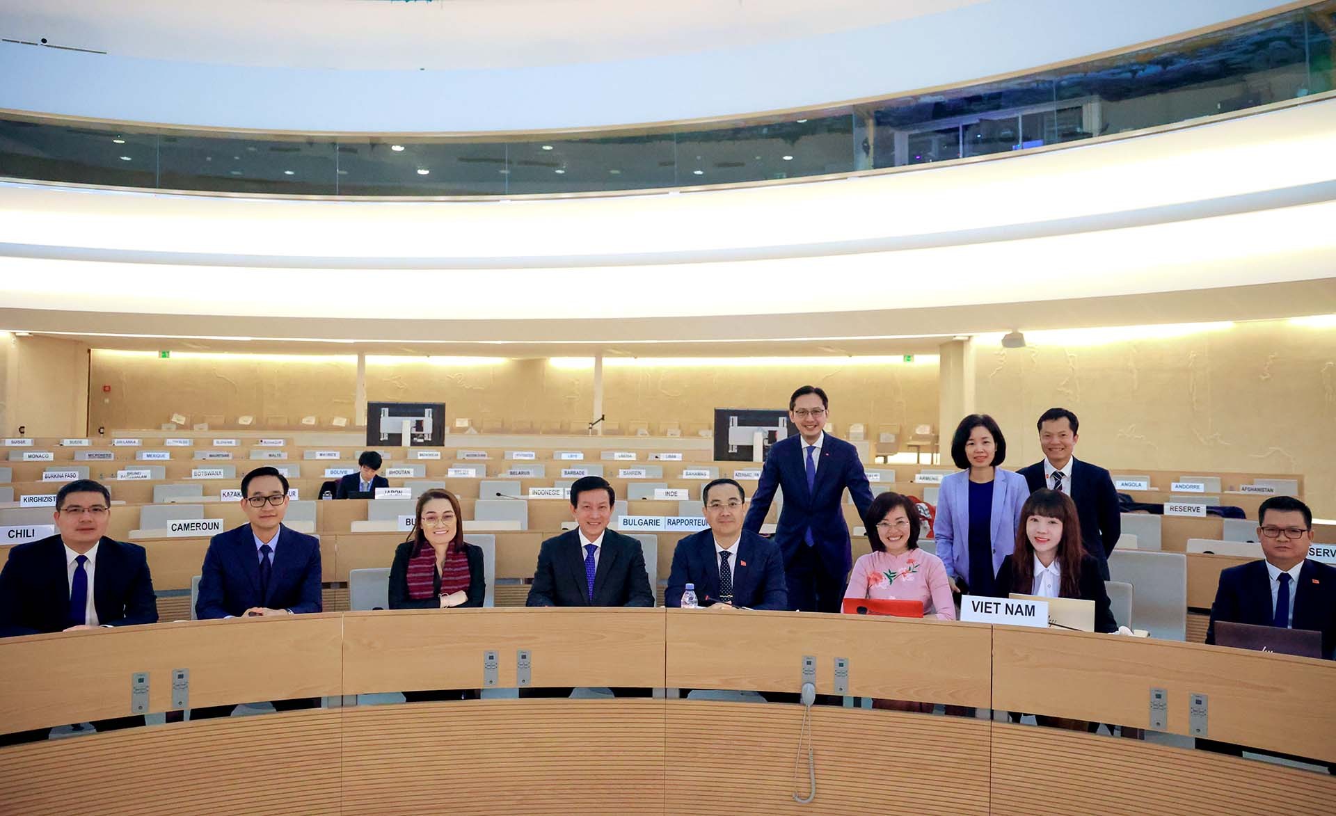 Đoàn đại biểu Việt Nam do Thứ trưởng Ngoại giao Đỗ Hùng Việt dẫn đầu tại Phiên đối thoại. (Nguồn: TTXVN)