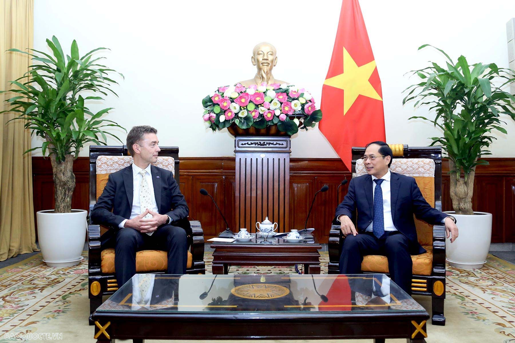FM Bui Thanh Son receives EU Ambassador to Vietnam Julien Guerrier