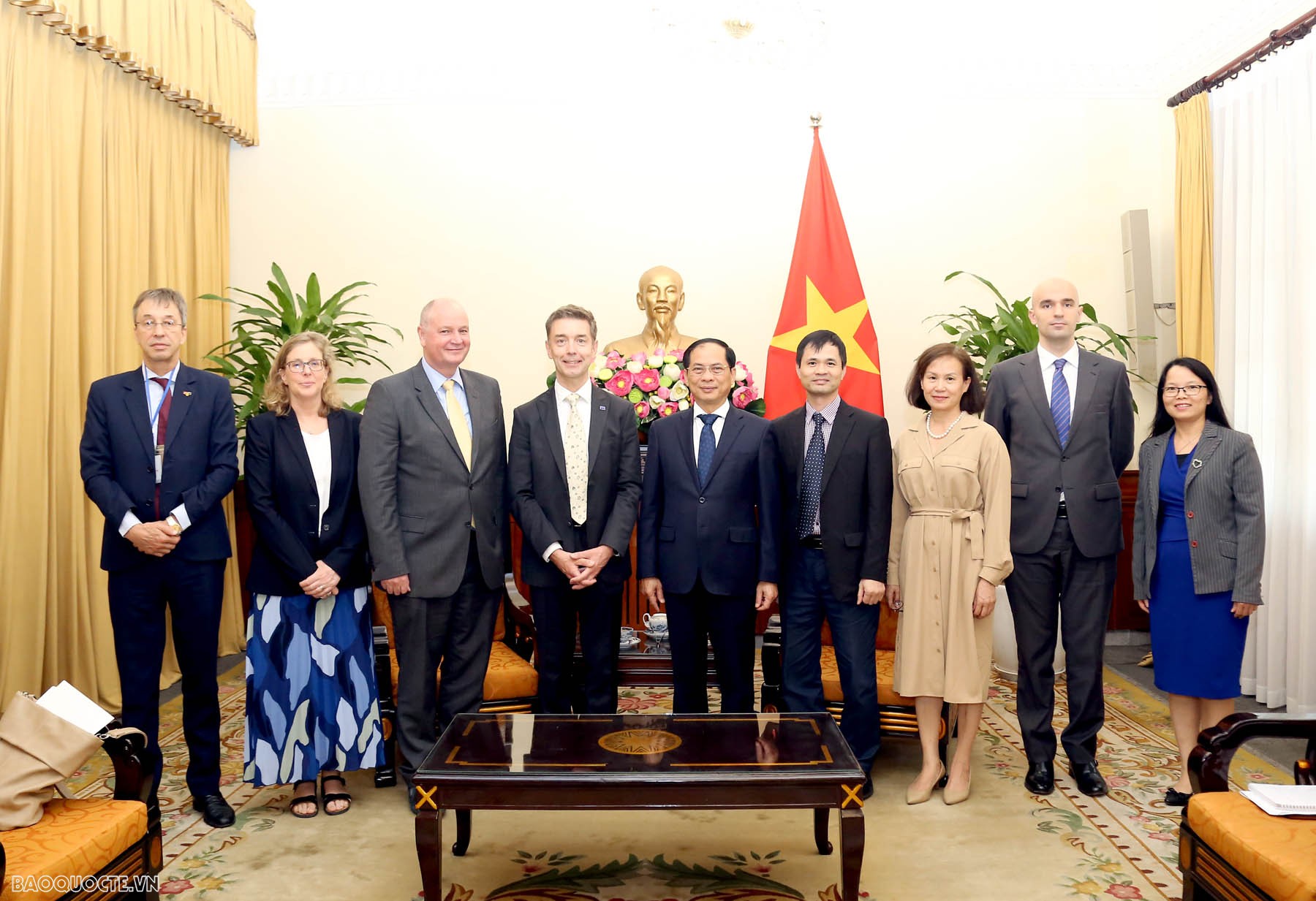 FM Bui Thanh Son receives EU Ambassador to Vietnam Julien Guerrier