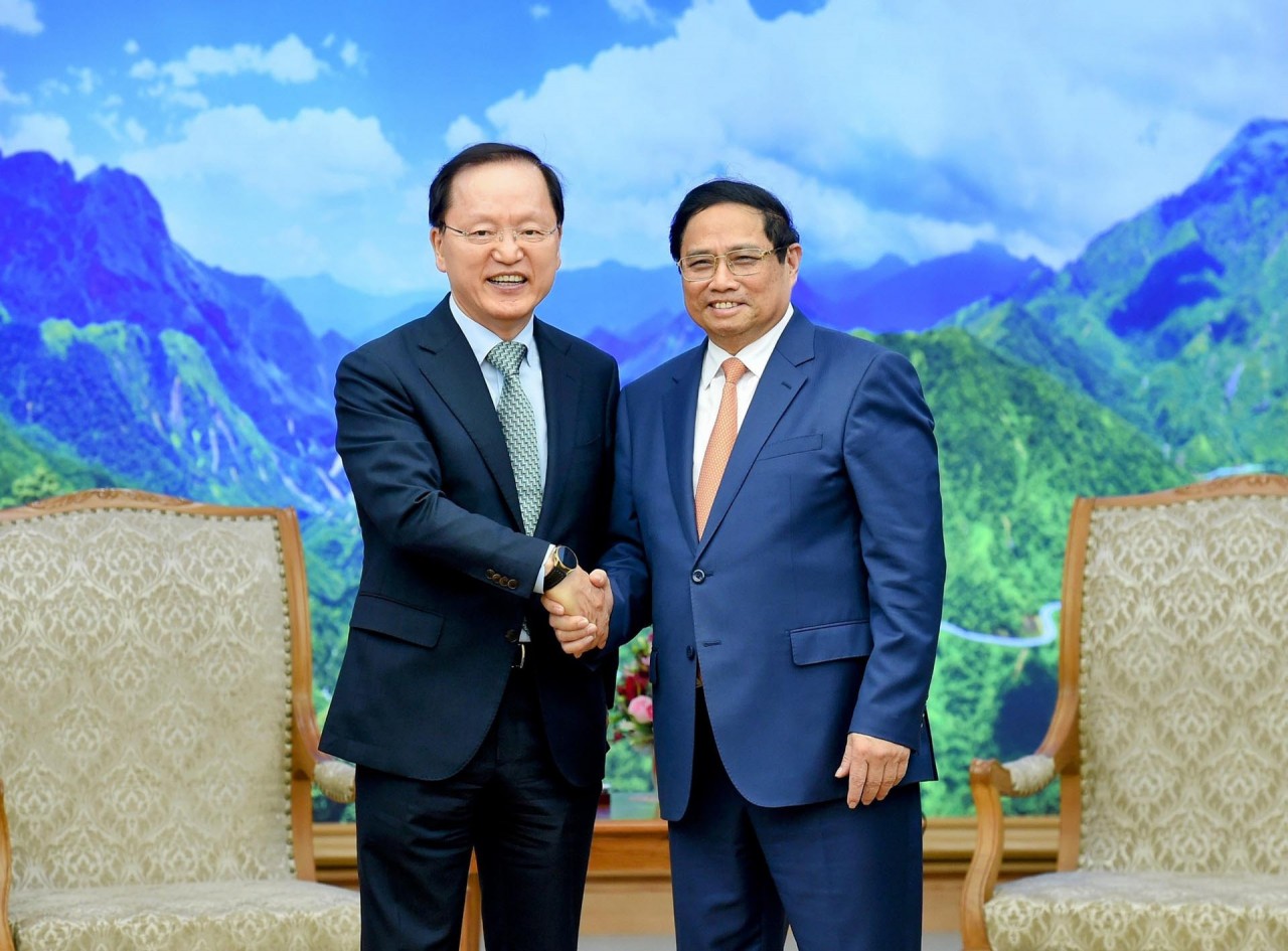 PM Pham Minh Chinh received CFO of Samsung Electronics