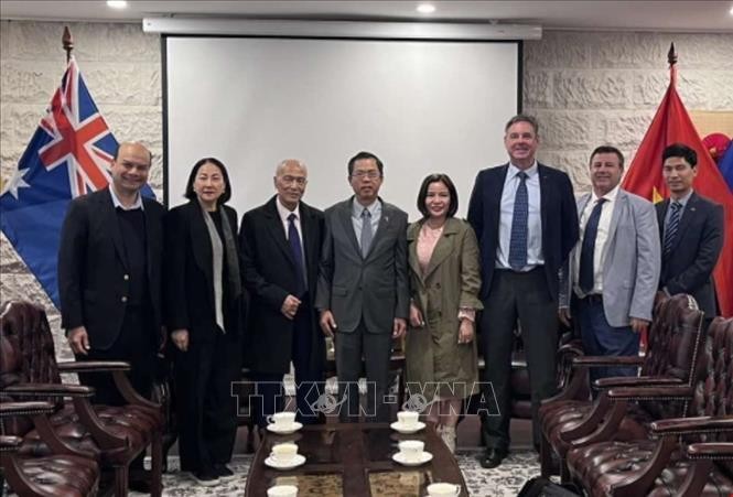 Ambassador Pham Hung Tam received a delegation from the Australia Vietnam Business Council