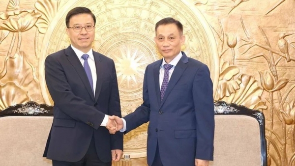 Party Secretary Le Hoai Trung receives China Party official to step up cooperation