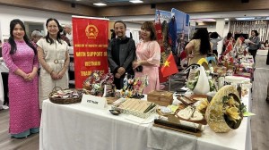 Vietnamese firms join charity fair in Canada