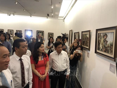 Painting exhibition on sentiment of OVs for President Ho Chi Minh held in Hanoi