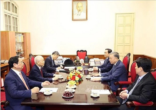 Party Generall Secretary Nguyen Phu Trong worked with key leaders on important issues