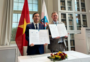 Da Nang, German state ink MoU on cooperation Da Nang, German state ink MoU on cooperation