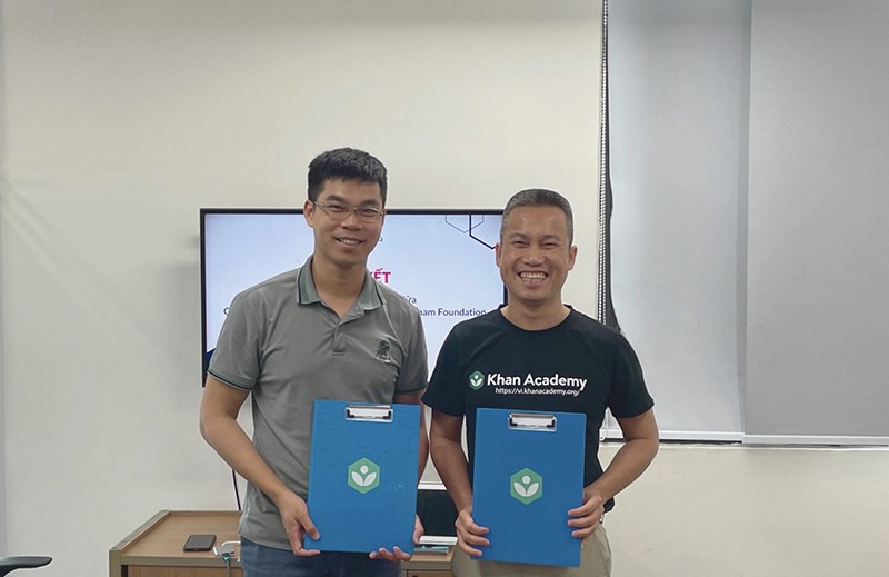 Khan Academy Vietnam and Azota adopt technology to lighten teachers' workloads