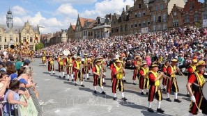 Belgian stilt walkers to perform at Hue Festival 2024