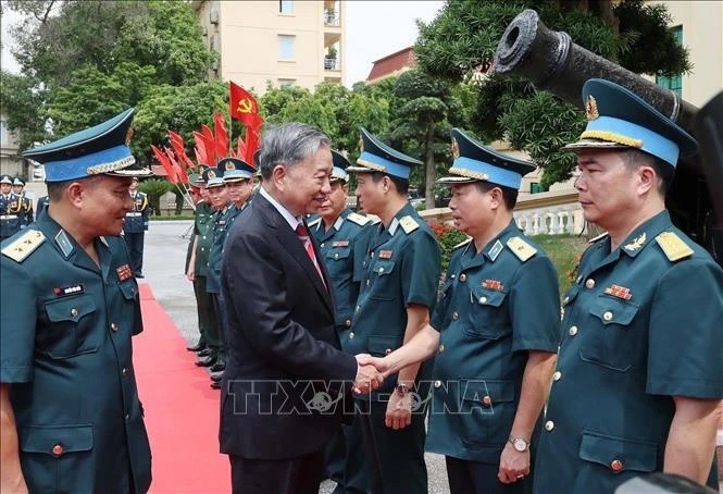 President To Lam visits Air Defence - Air Force High Command in Hanoi President To Lam visits Air Defence - Air Force High Command in Hanoi