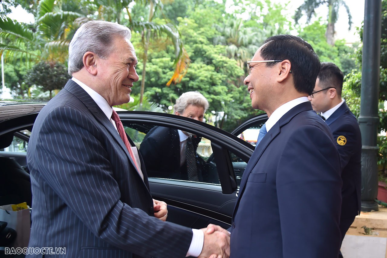 FM Bui Thanh Son welcomes New Zealand Deputy PM and FM Winston Peters