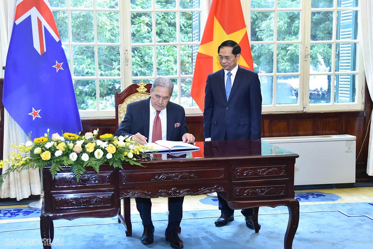 FM Bui Thanh Son welcomes New Zealand Deputy PM and FM Winston Peters