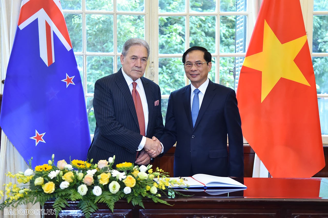 FM Bui Thanh Son welcomes New Zealand Deputy PM and FM Winston Peters