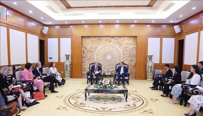 Party Secretary Le Hoai Trung receives New Zealand Deputy PM