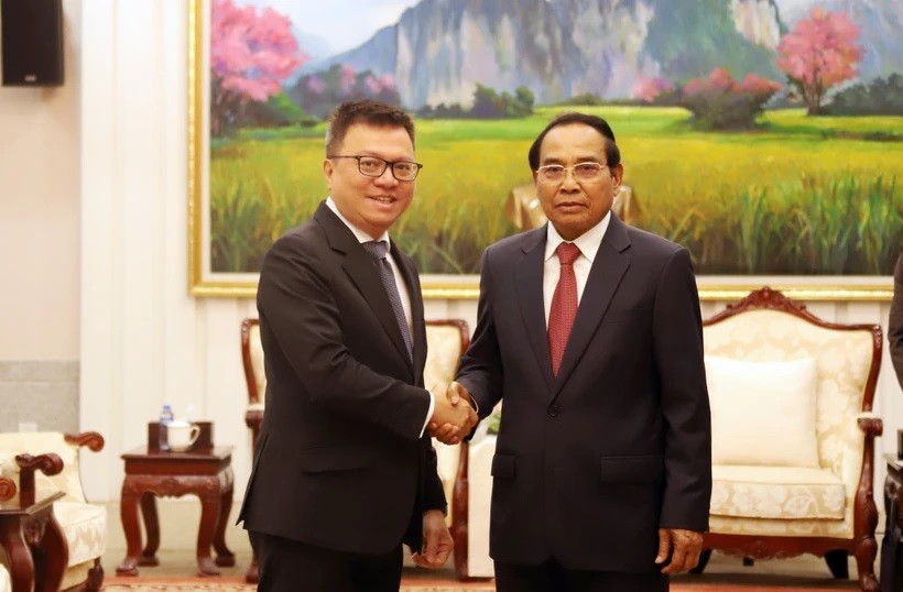 Nhan dan Newspaper delegation visits Laos to strengthen fruitful ties with Pasaxon