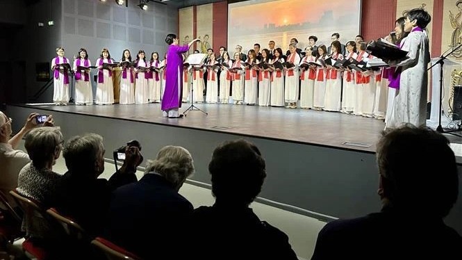 Homeland Choir helps share Vietnamese culture in France