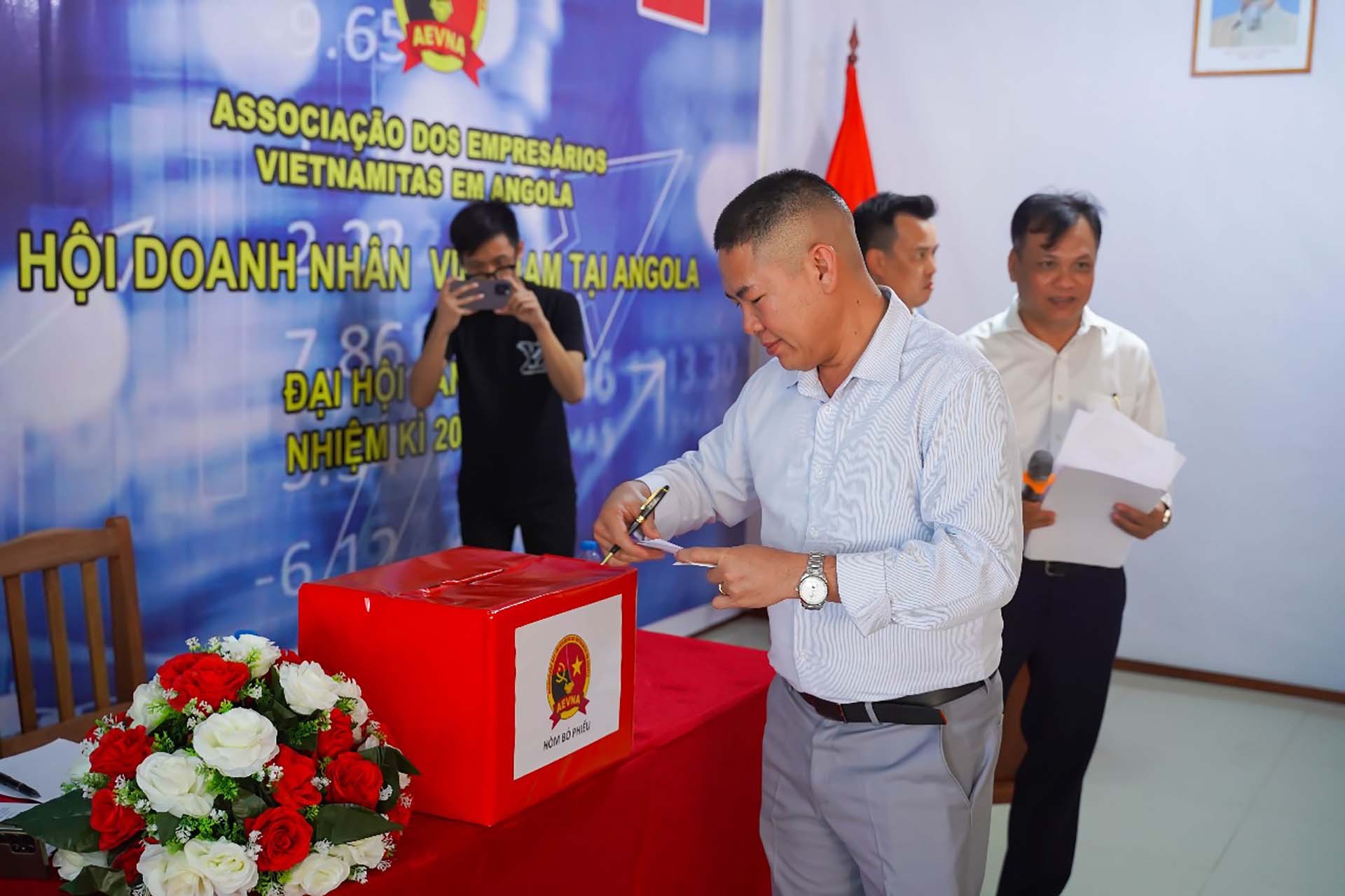 Hội Doanh nhân Việt Nam tại Angola đã tiến hành Đại hội, thông qua Điều lệ, bầu Ban Chấp hành, Ban Kiểm tra Hội Khóa 1 nhiệm kỳ 2024-2027.