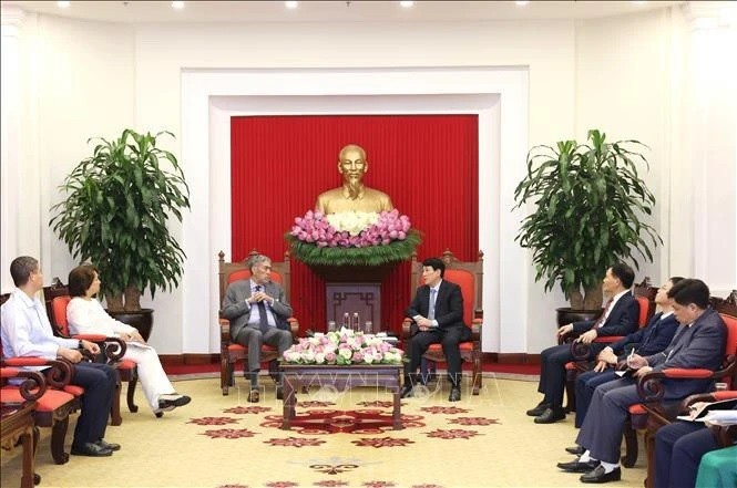 Party Politburo member Luong Cuong receives Dominican Republic’s United Left Movement delegation