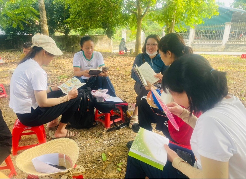 Hoạt động đọc sách được các bậc phụ huynh hưởng ứng. Hoạt động đọc sách được các bậc phụ huynh hưởng ứng.