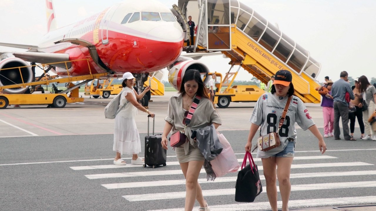 Hai Phong’s Cat Bi airport welcome first flight from China’s Lijiang