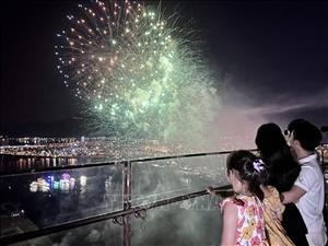 Festival tourism attracts large number of visitors Festival tourism attracts large number of visitors