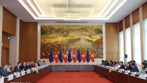 NA Chairman Tran Thanh Man hosts European diplomats