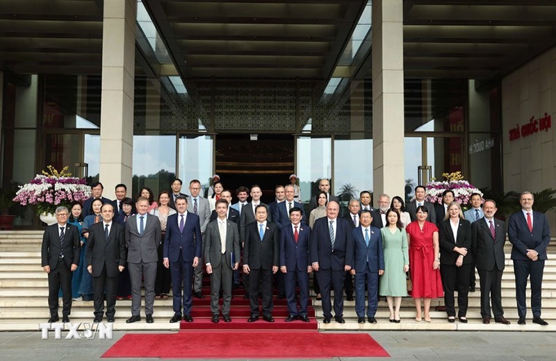 NA Chairman Tran Thanh Man hosts European diplomats