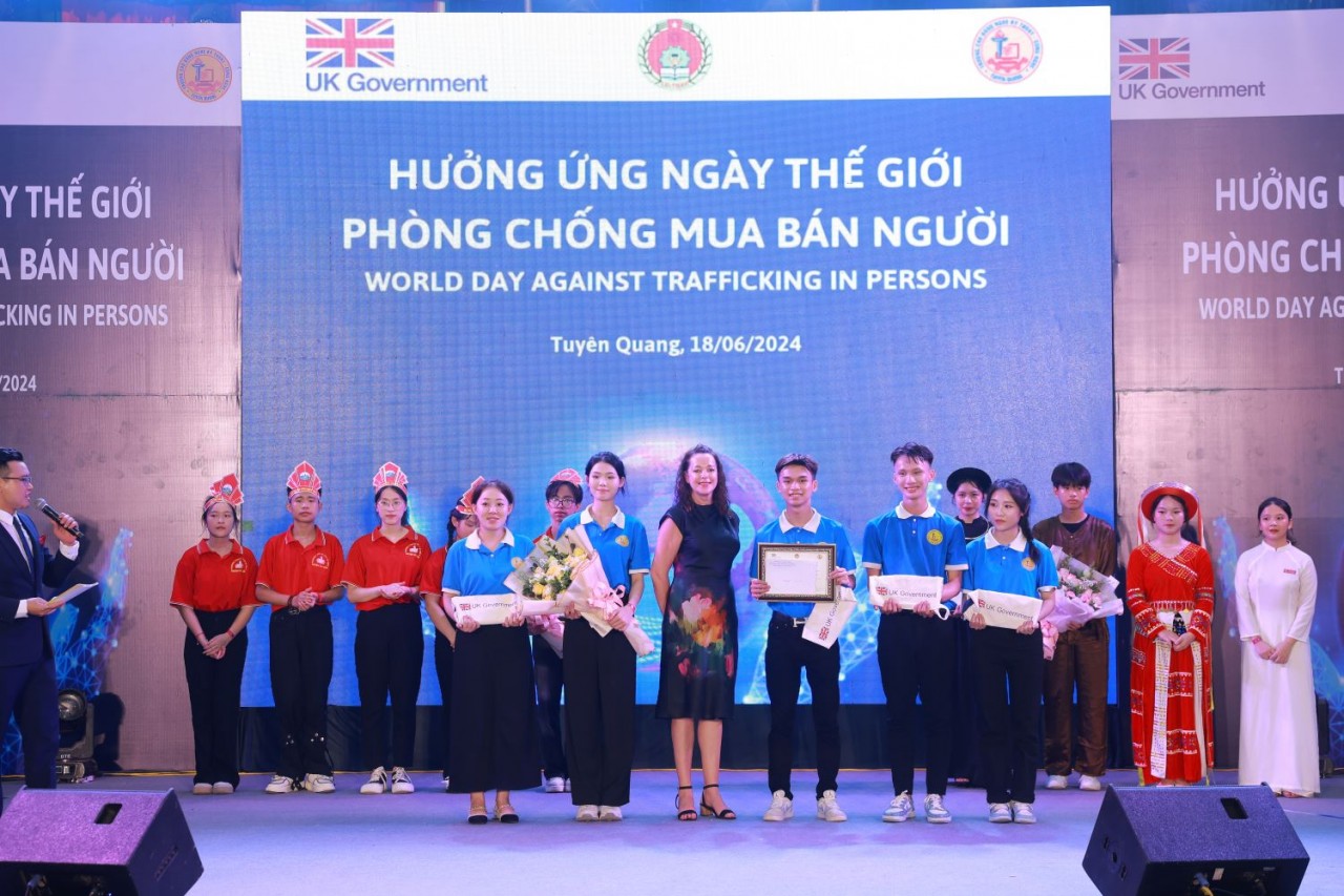 Miss H'hen Nie attended the event to commemorate the National Day against Trafficking in Persons Miss H'hen Nie attended the event to commemorate the National Day against Trafficking in Persons