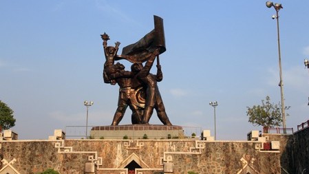 Remains of martyrs repatriated from Laos reburied in Dien Bien