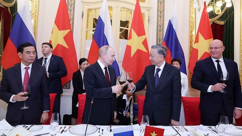 Vietnam, Russia leaders exchange congratulations on 75th anniversary of diplomatic ties
