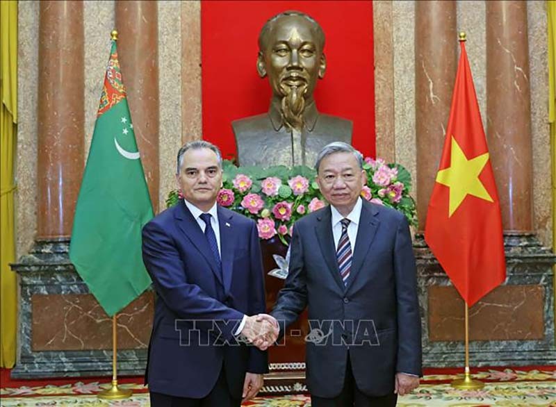 Chủ tịch nước Tô Lâm tiếp Đại sứ Turkmenistan Parakhat Durdyev. (Nguồn: TTXVN) Chủ tịch nước Tô Lâm tiếp Đại sứ Turkmenistan Parakhat Durdyev. (Nguồn: TTXVN)