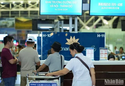 Vietnam Airlines launches Hanoi - Chengdu direct air route