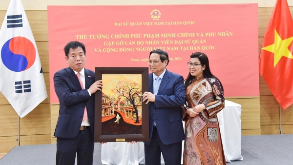 Prime Minister Pham Minh Chinh meets Vietnamese people in RoK