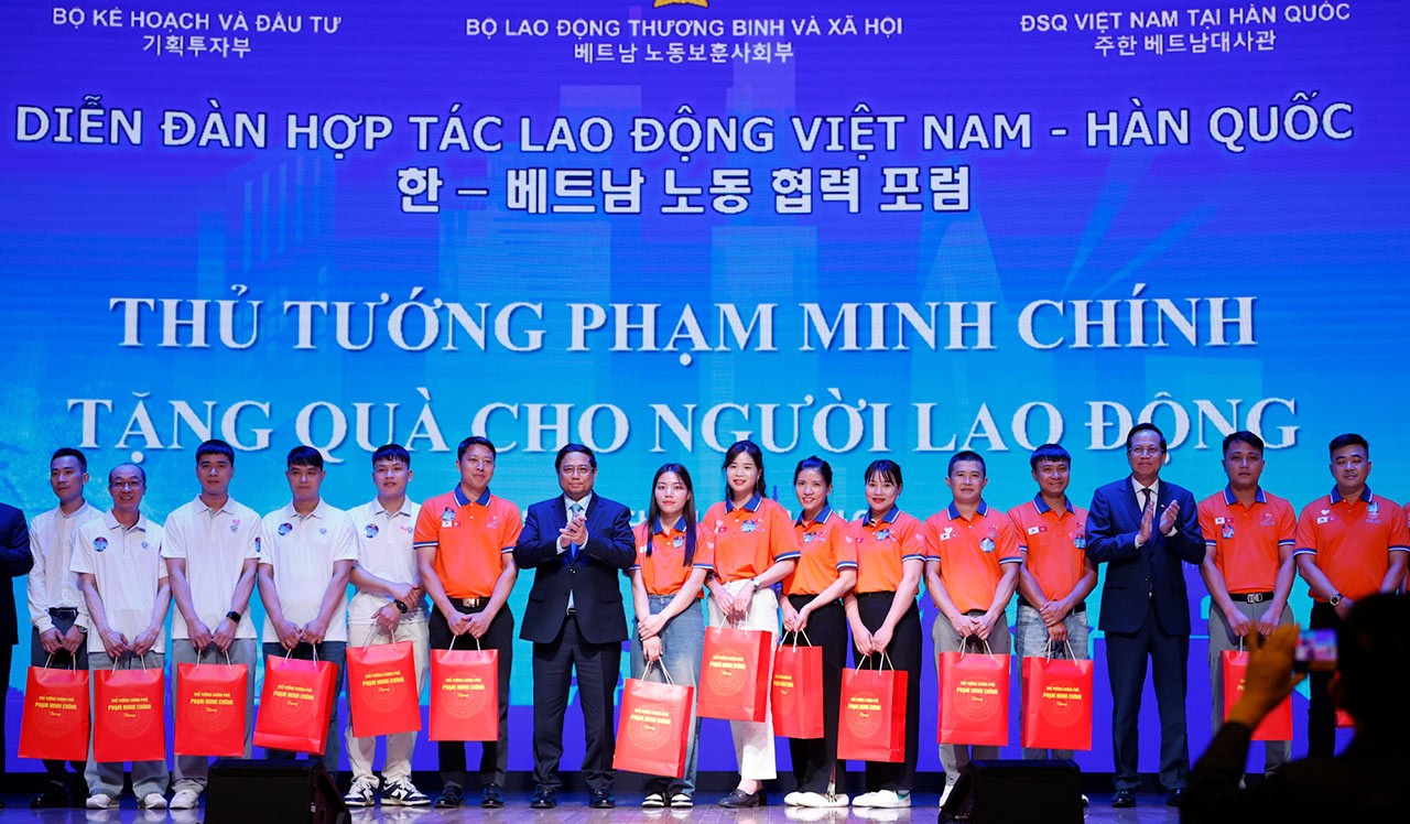 PM Pham Minh Chinh attends Vietnam-RoK Labour Cooperation Forum in Seoul